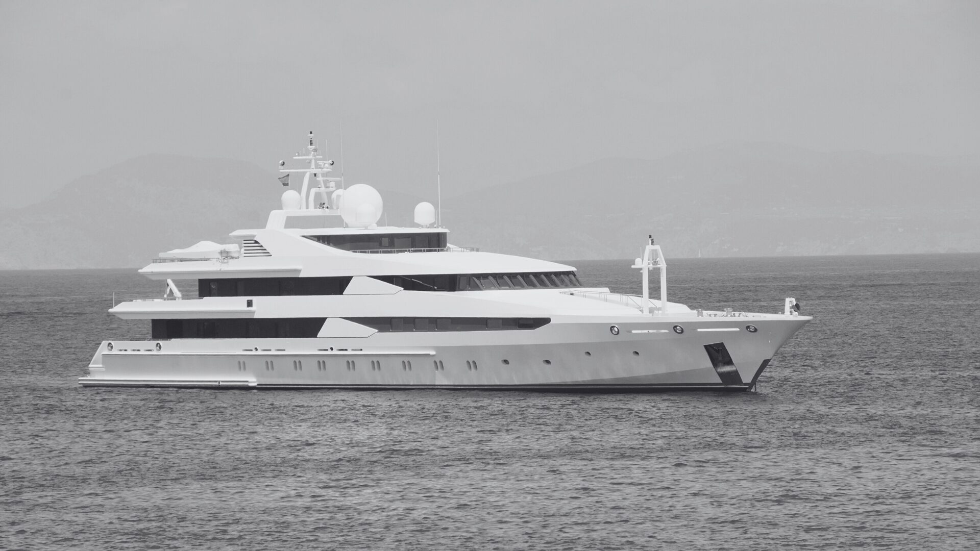 160 cases of import and export of yachts for the russian federation through British offshore companies
